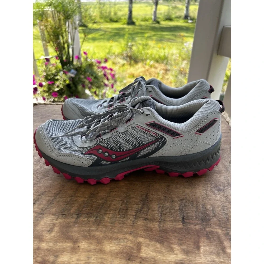 Saucony Excursion TR15 Trail Running Shoes Womens 9 Gray Pink XT-900 Sneakers